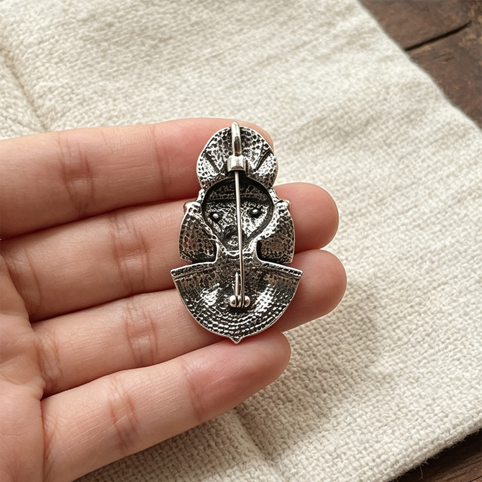 Broche de solapa con acabado e - Cosplay Prop reseña y precio